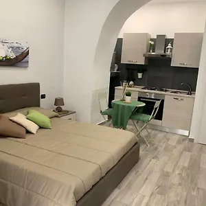 Appartement Da Ninetta Resterete Senza Parole, Garantito!, Napels
